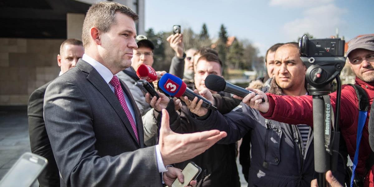 Protestujúcich pri Bratislavskom hrade prijal predseda NR SR Peter Pellegrini