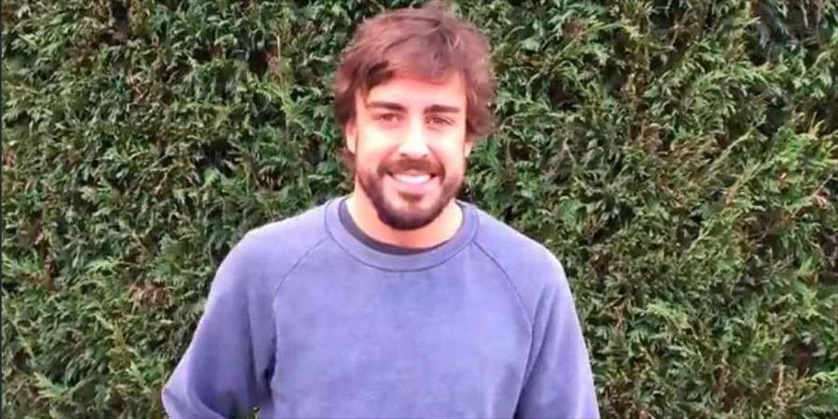 VIDEO Alonso po nehode odkazuje: Som v úplnom poriadku