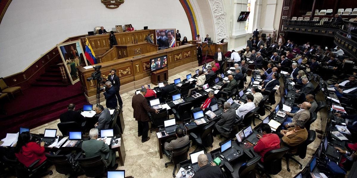Venezuela obmedzí počet amerických diplomatov a turistom nariadi víza