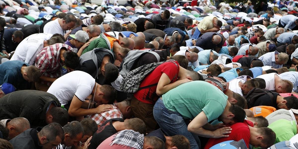 USA deportujú takmer 150 bosnianskych prisťahovalcov za masaker v Srebrenici