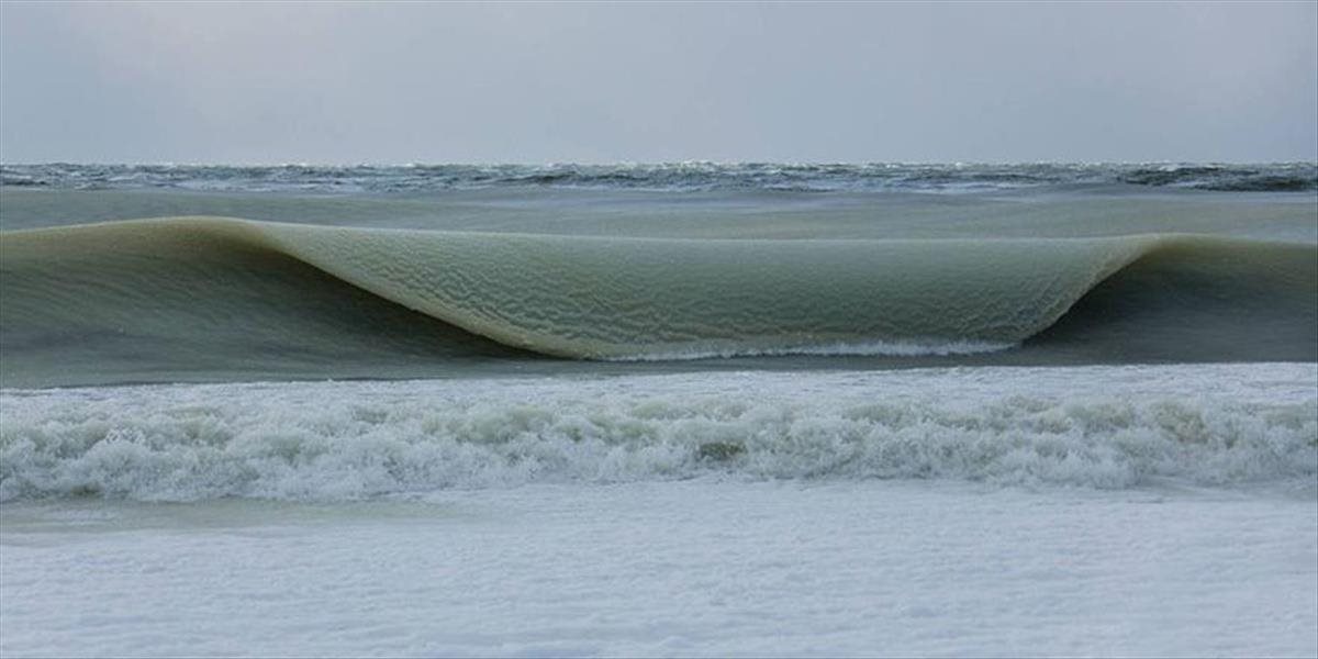 FOTO Ľadové vlny: Mráz sa postaral o krásne výtvory