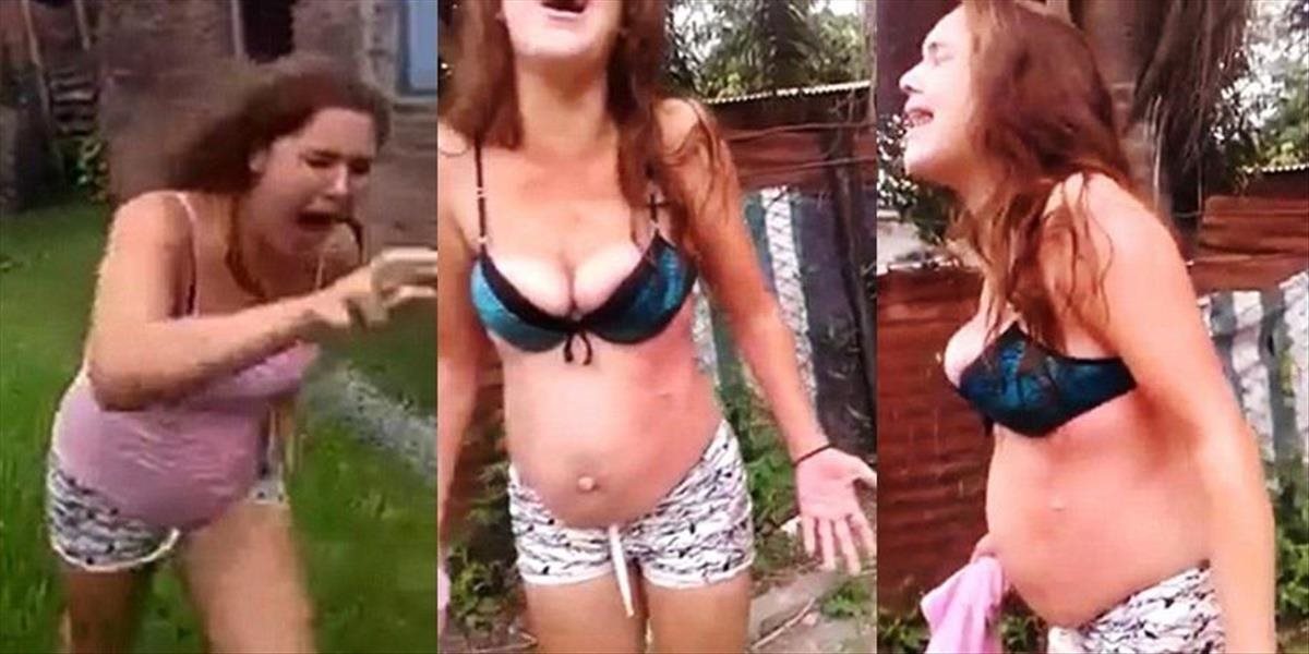VIDEO Hádka kvôli plotu: Babka obliala tehotnú ženu vriacou vodou