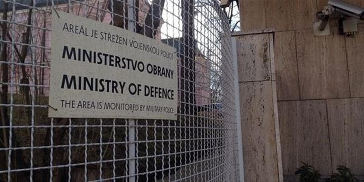 Policajti z ÚOOZ zasahovali v Prahe na Ministerstve obrany ČR