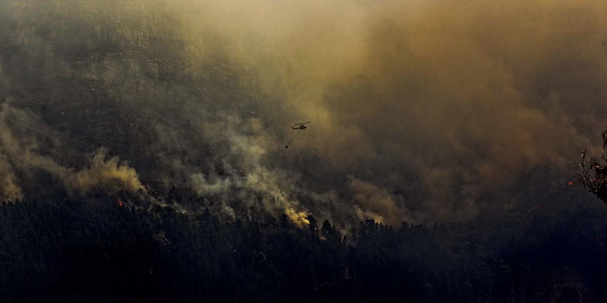 Požiare ničia okolie Stolovej hory nad Kapským mestom