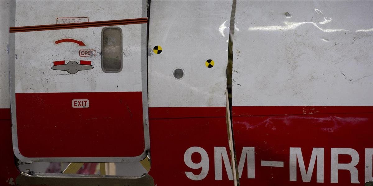 Pozostalým po obetiach z malajzijského lietadla zostreleného na Ukrajine ukázali jeho trosky