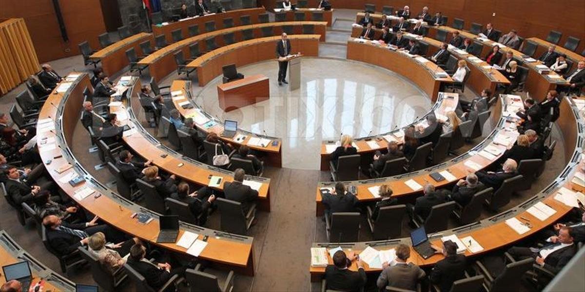Slovinský parlament schválil manželstvá homosexuálov a adopcie detí gejmi