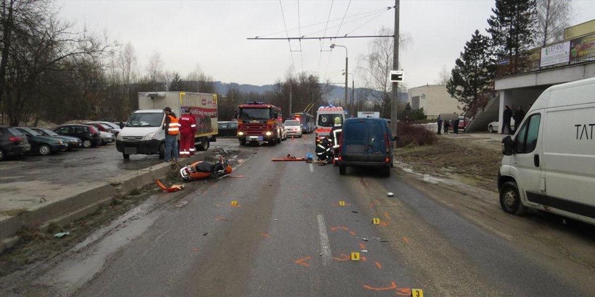 Tragická nehoda v Žiline: Mladík (†20) na skútri zabalansoval a čelne sa zrazil z autom