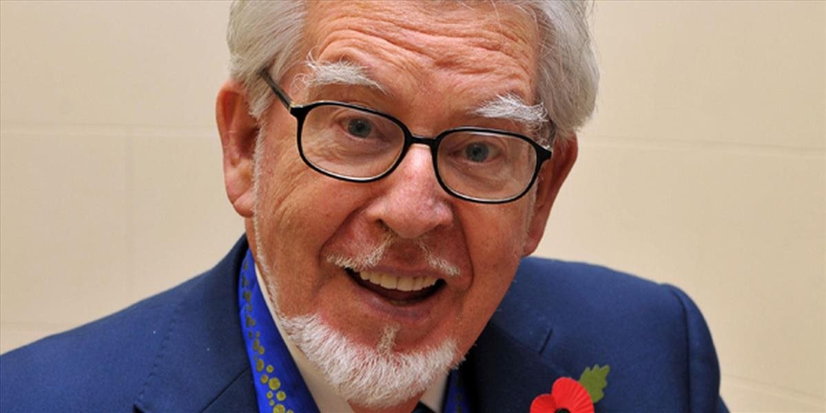 Uväznenému zabávačovi Rolfovi Harrisovi odobrali titul CBE
