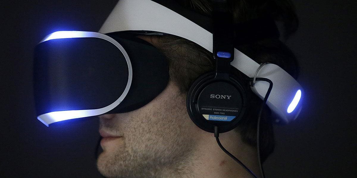 Sony chce vylepšenú helmu pre virtuálnu realitu predávať už na budúci rok