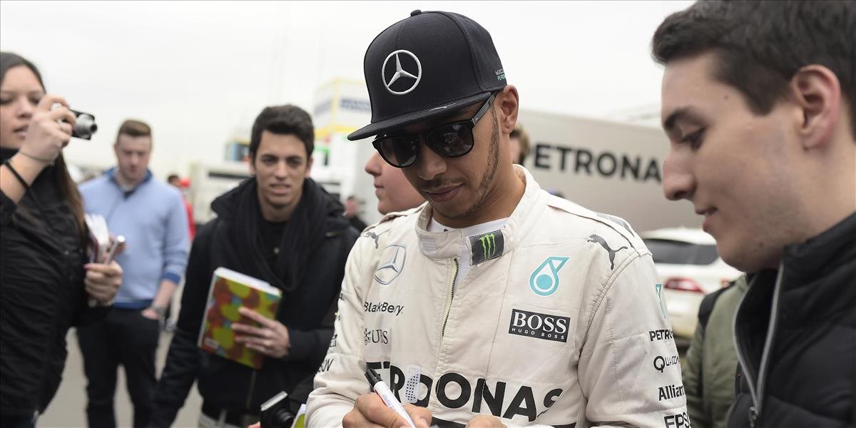 F1: Hamilton chce byť v novej sezóne s tímom Mercedes ešte dominantnejší
