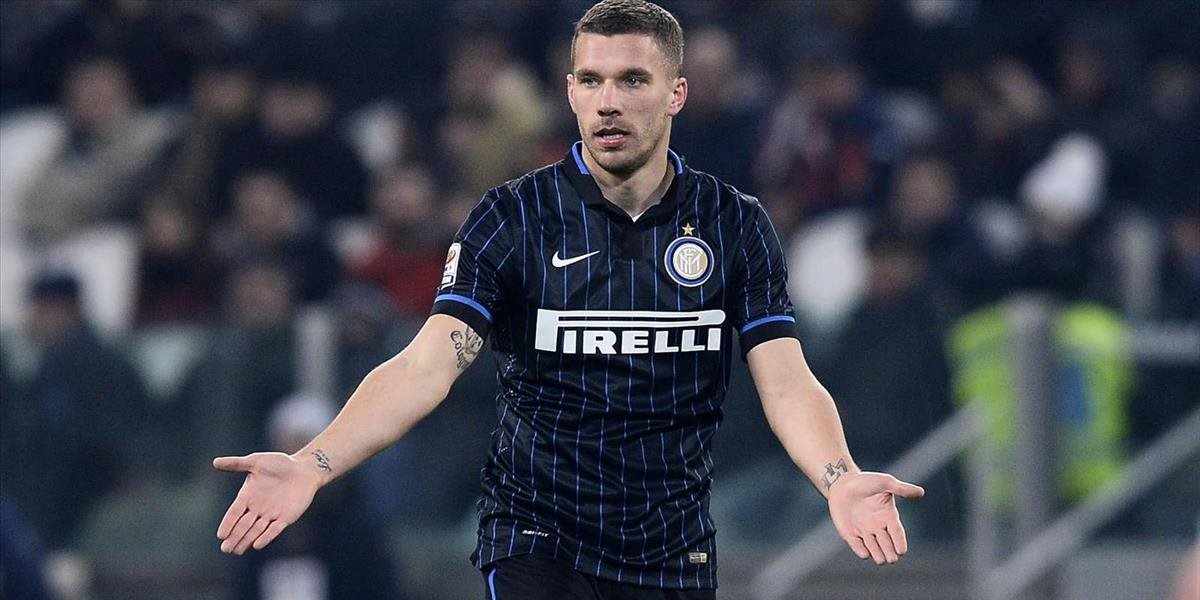 VIDEO Lukas Podolski zahral najhorší rohový kop vo svojom živote