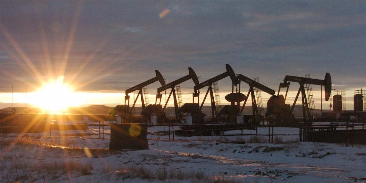 Prudký rast zásob ropy v USA stlačil cenu Brentu pod 60 USD/barel