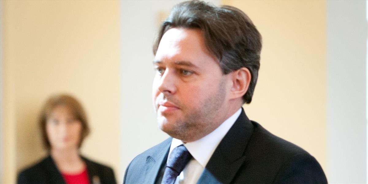 Smerák Jánoš bude ešte tri mesiace poberať plat poslanca