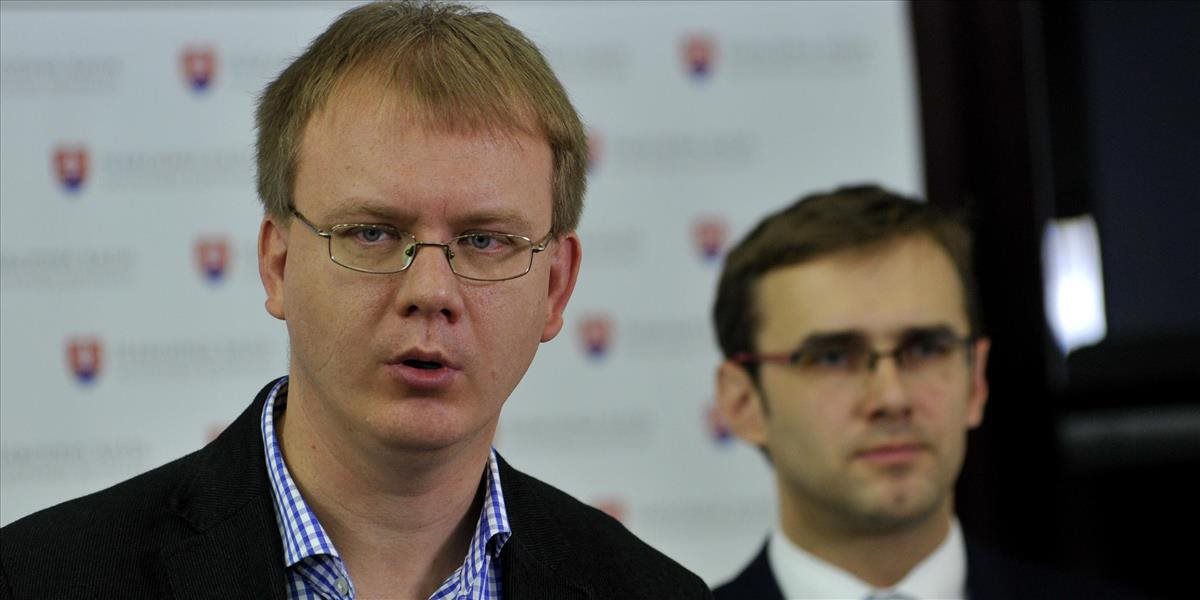 Smer podľa opozície sabotuje zákon o schránkových firmách