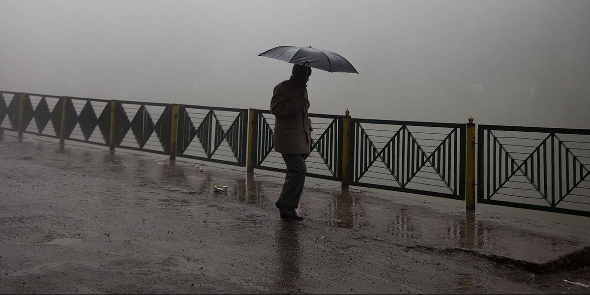 Dážď a vietor si vyžiadali v Taliansku obete, Bosnu sužujú prívaly snehu