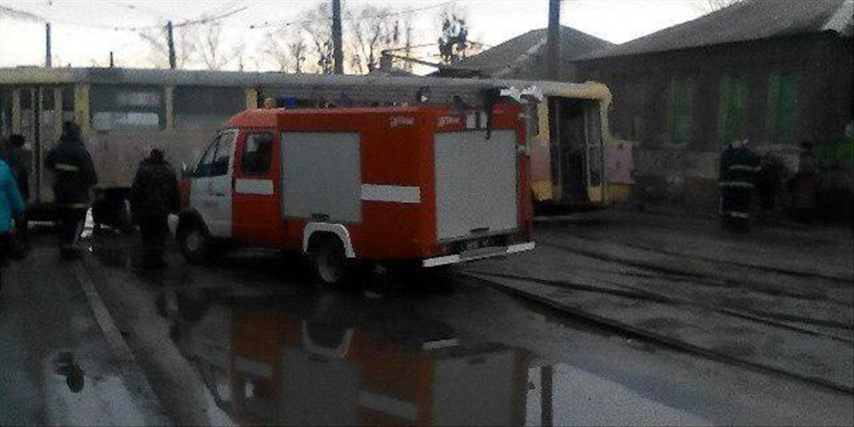 V Charkove sa vykoľajila električka: Hlásia štyroch zranených