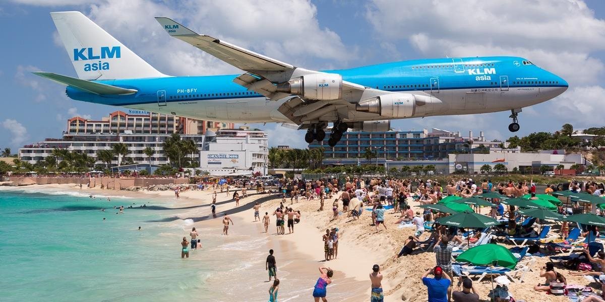 VIDEO Nádherná pláž, kde vám lietadlá pristávajú tesne nad hlavou