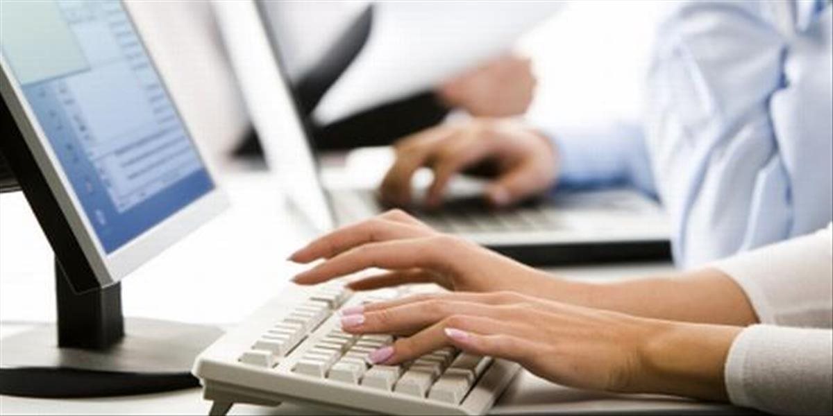 Nové technológie v bankách ženám nerobia problémy