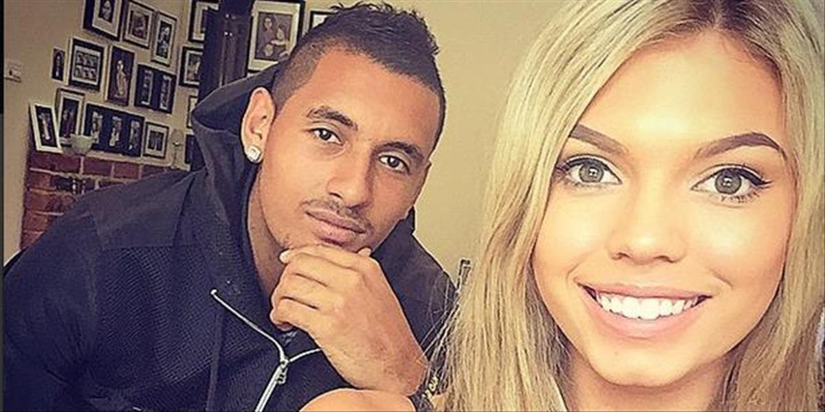 Kyrgios s finalistkou Miss Teen Galaxy, referujú Austrálčania