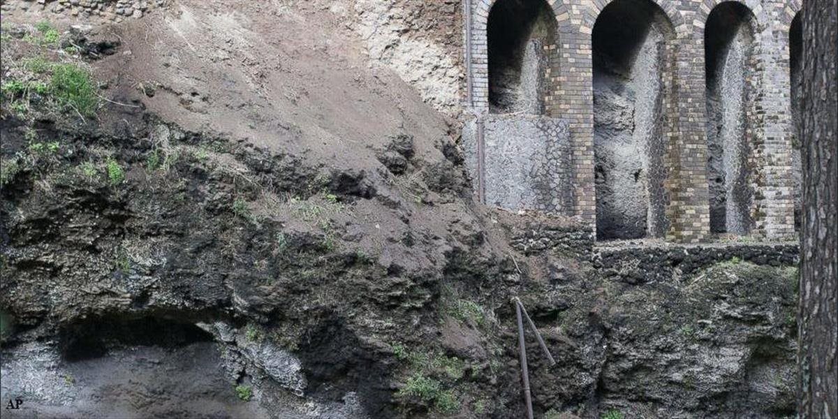 Zosuv pôdy v Taliansku spôsobil zrútenie veže na plynovod a jeho explóziu