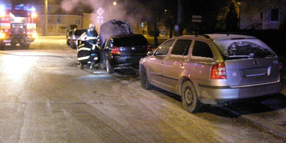 Neznámy páchateľ podpálil auto v Košiach