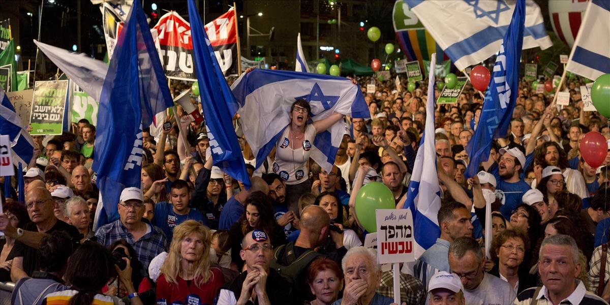 V Tel Avive sa zišli tisíce Netanjahuových odporcov