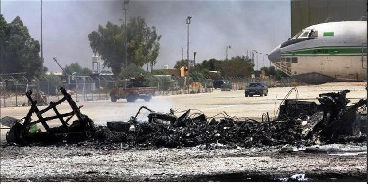 Lietadlá napadli letisko v Tripolise, Haftar sa ujal velenia