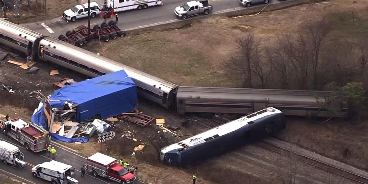 Vlak sa zrazil v Severnej Karolíne s kamiónom na priecestí: Hlásia 55 zranených