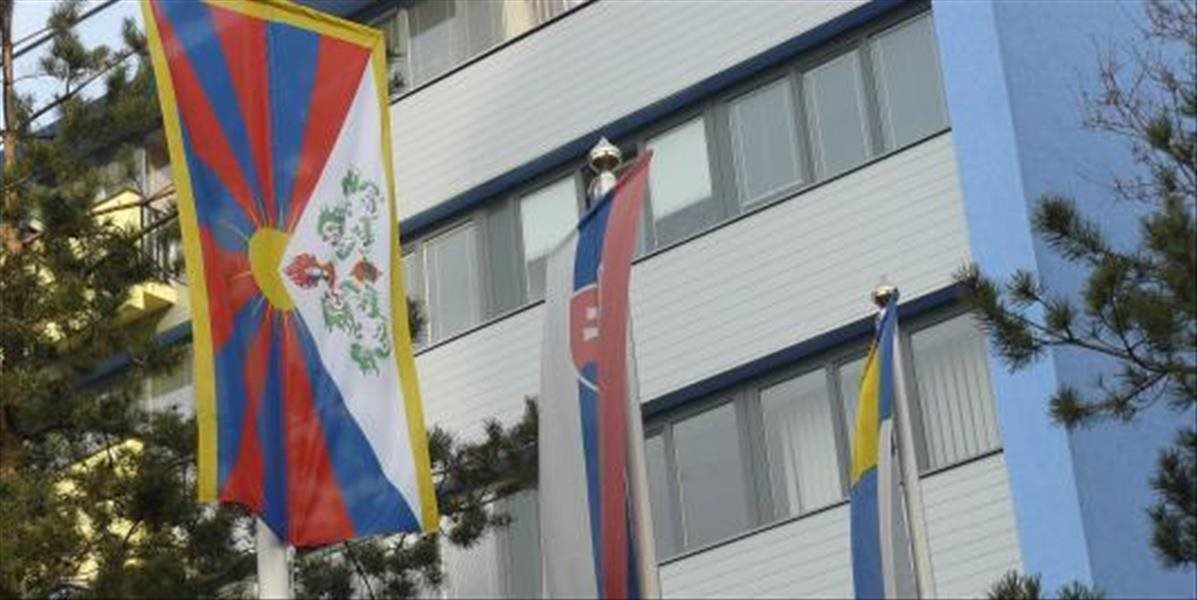 Pred Úradom BSK vyvesili Tibetskú vlajku