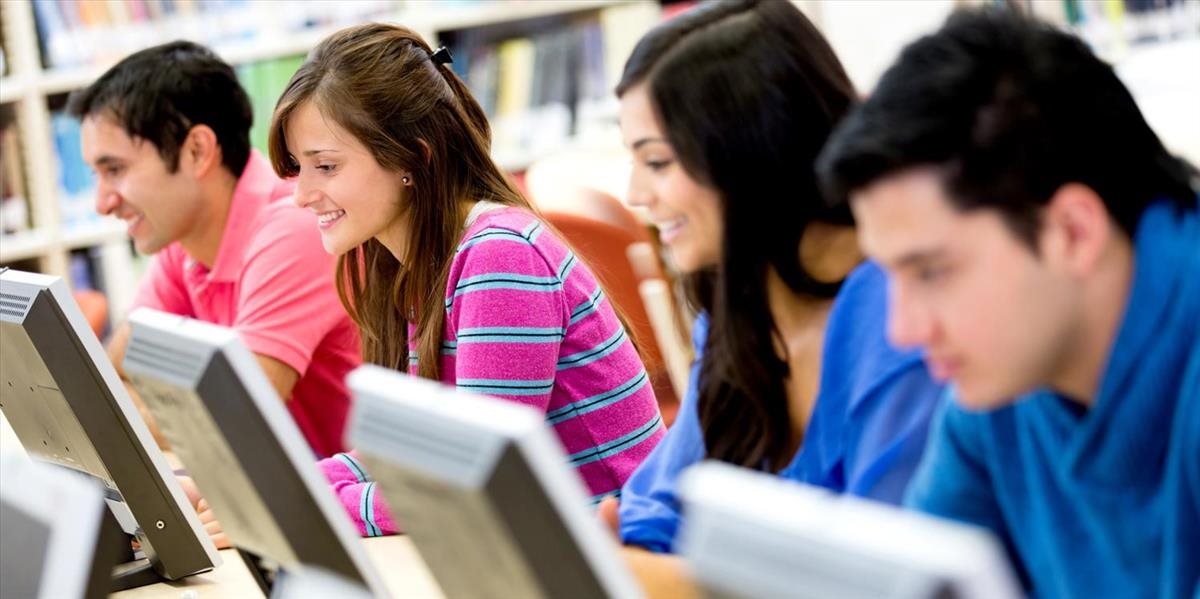 Na 32 školách dnes prebieha generálna skúška maturity online