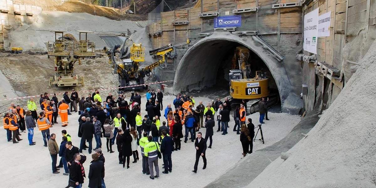 Na D3 začali raziť dvojkilometrový tunel Považský Chlmec
