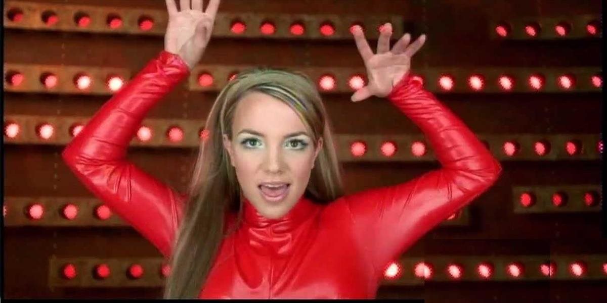 Videoklip Britney Spears bez hudby je iba vŕzganie latexu