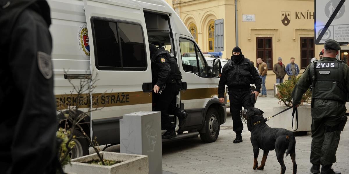 Policajti so psami budú v stredu na železniciach najmä u mladých hľadať drogy