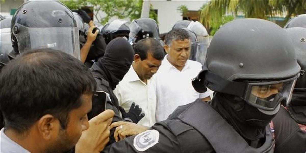 Maldivského exprezidenta v spornom procese odsúdili na 13 rokov väzenia