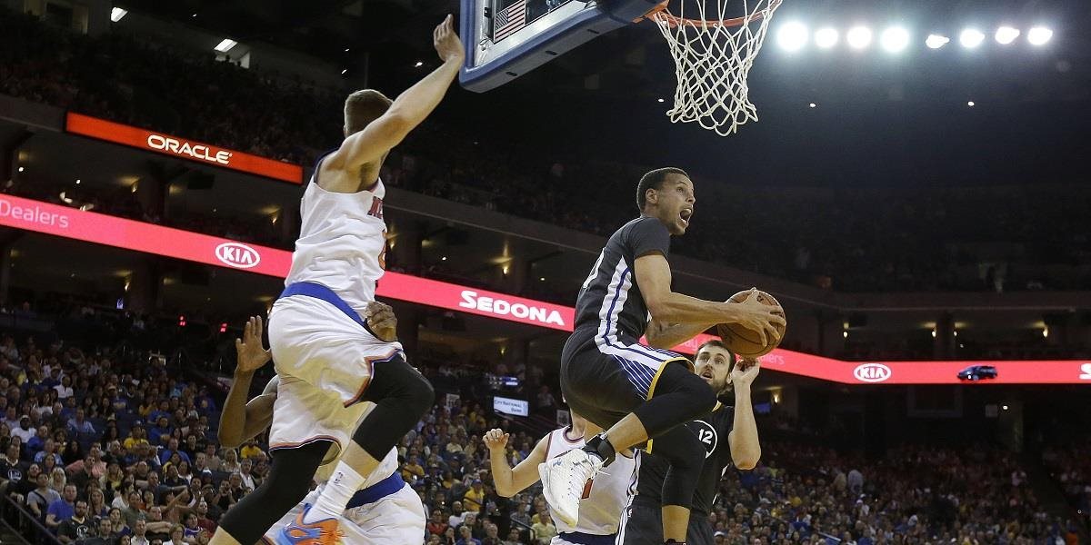 NBA: Warriors bez problémov zdolali New York a upevnili si vedenie v súťaži