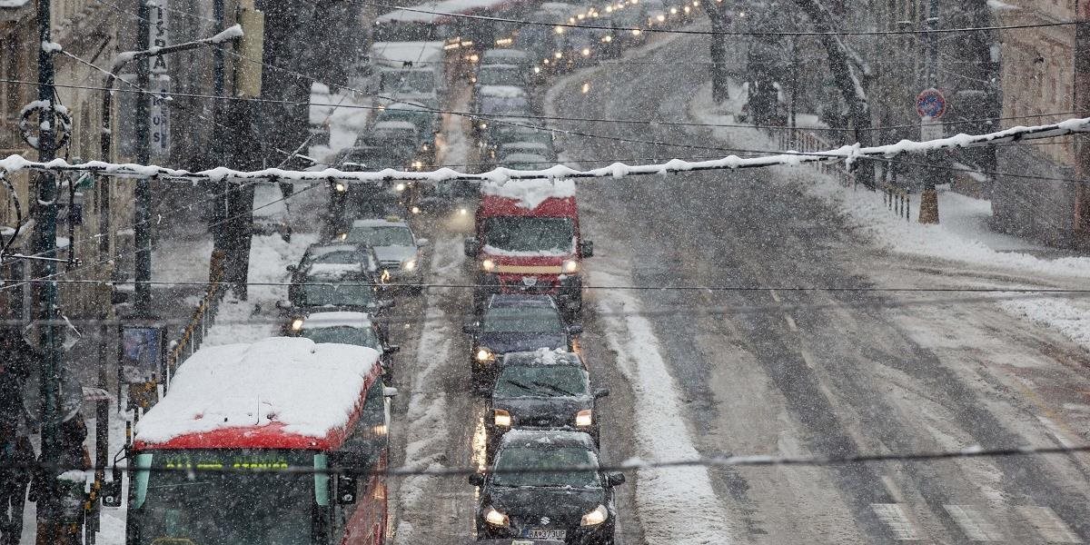 Počas sneženia možno cez Bratislavu nebudú môcť jazdiť kamióny