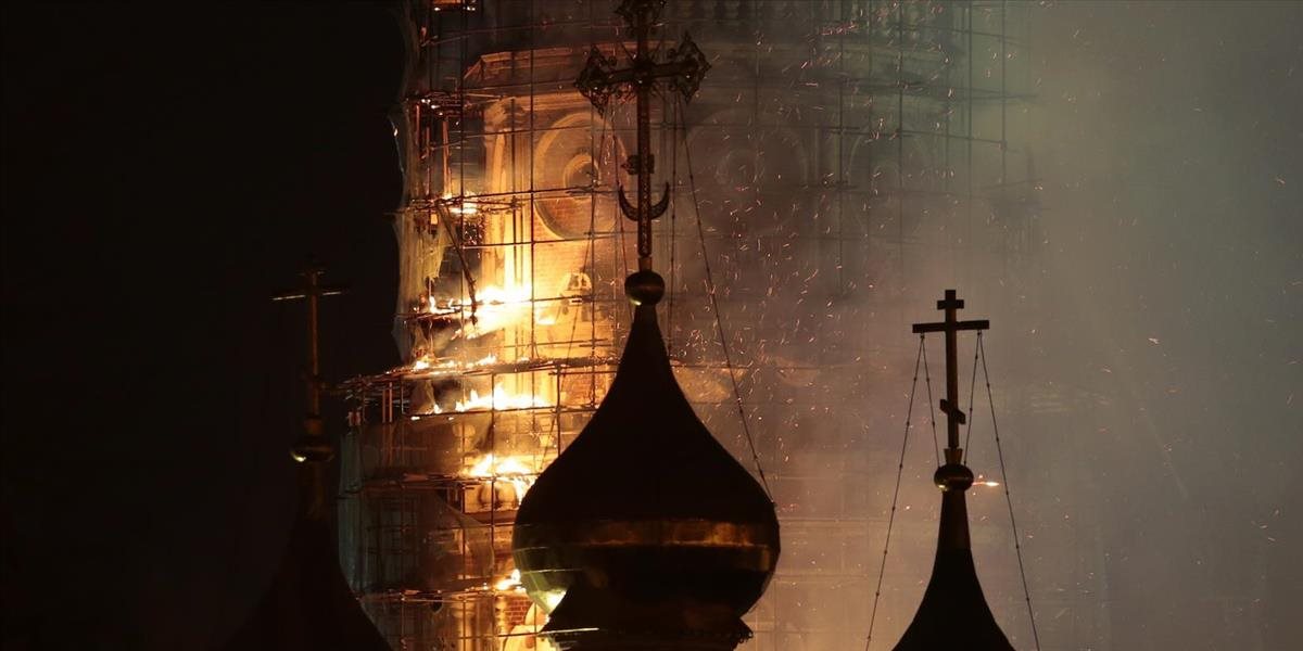 Zvonicu historického Novodievčieho kláštora v Rusku zachvátil požiar
