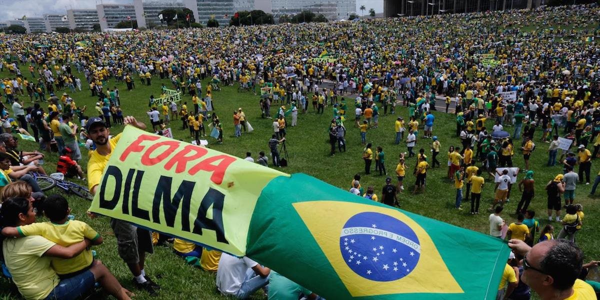 Takmer milión ľudí protestovalo v Brazílii proti korupcii vo vláde