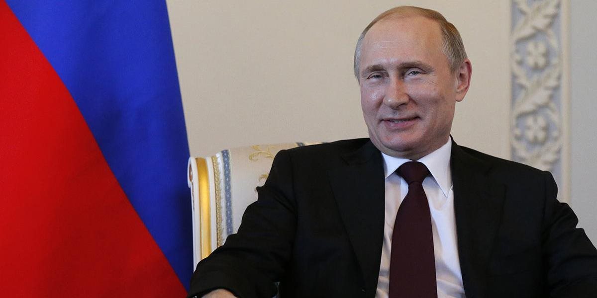 VIDEO Putin sa po desiatich dňoch objavil na verejnosti: Bez klebiet by bola nuda