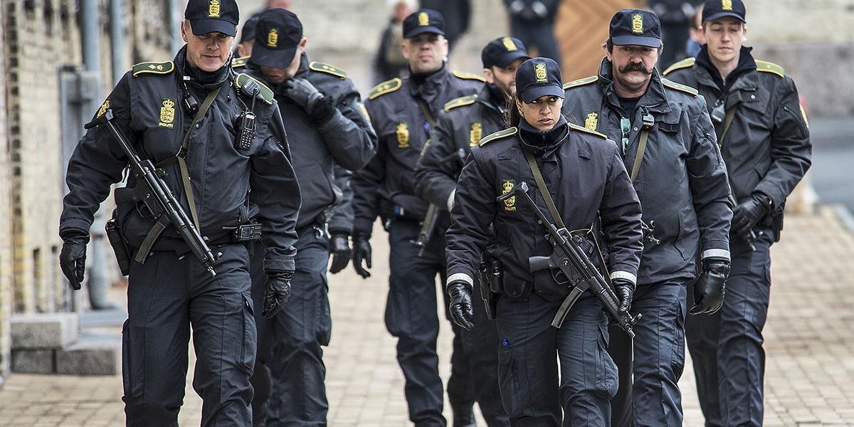 Dánska polícia pri vyšetrovaní februárovej streľby prehľadala osem domov