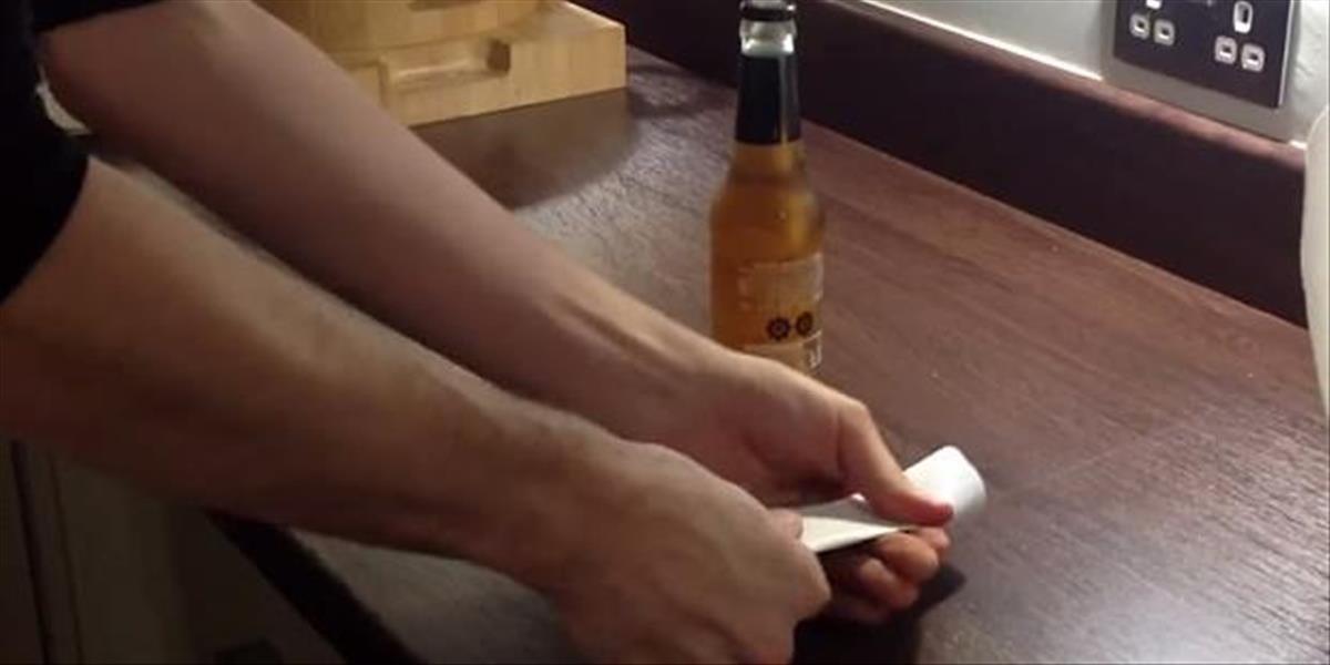 VIDEO Vedeli ste, že fľašu piva otvoríte aj s kusom papiera?