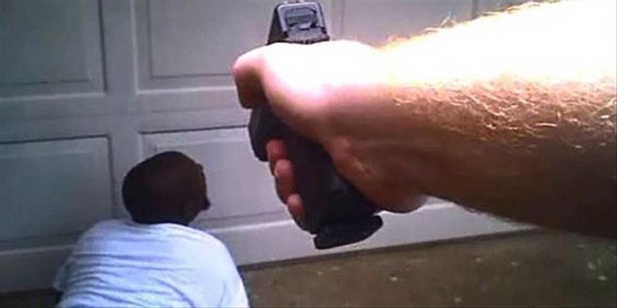 VIDEO Policajná brutalita v Amerike: Dôstojník zastrelil chorého muža