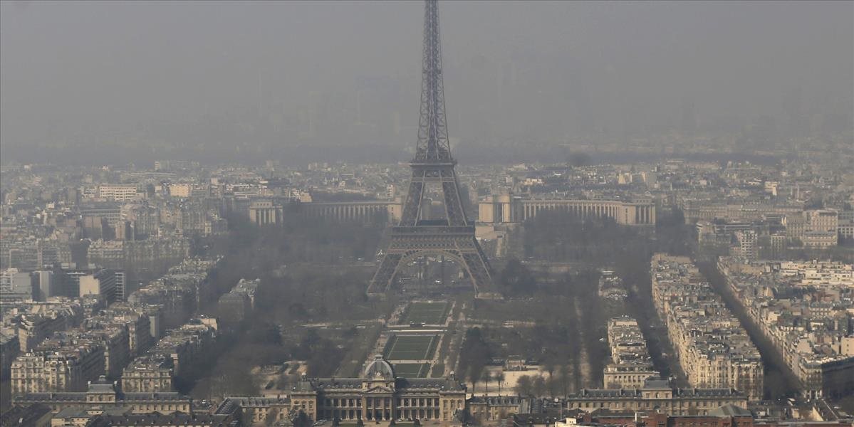 V Paríži pre znečistenie znížili rýchlosť na cestách