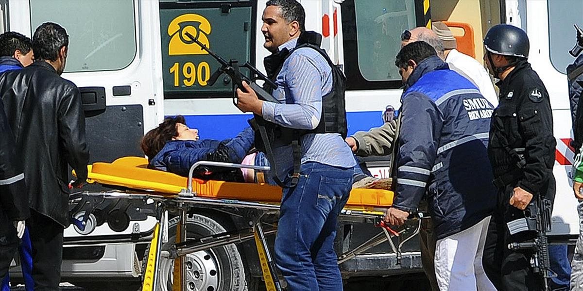 Počet zahraničných turistov zabitých pri útoku v Tunisku je až 20, vrátane Britky