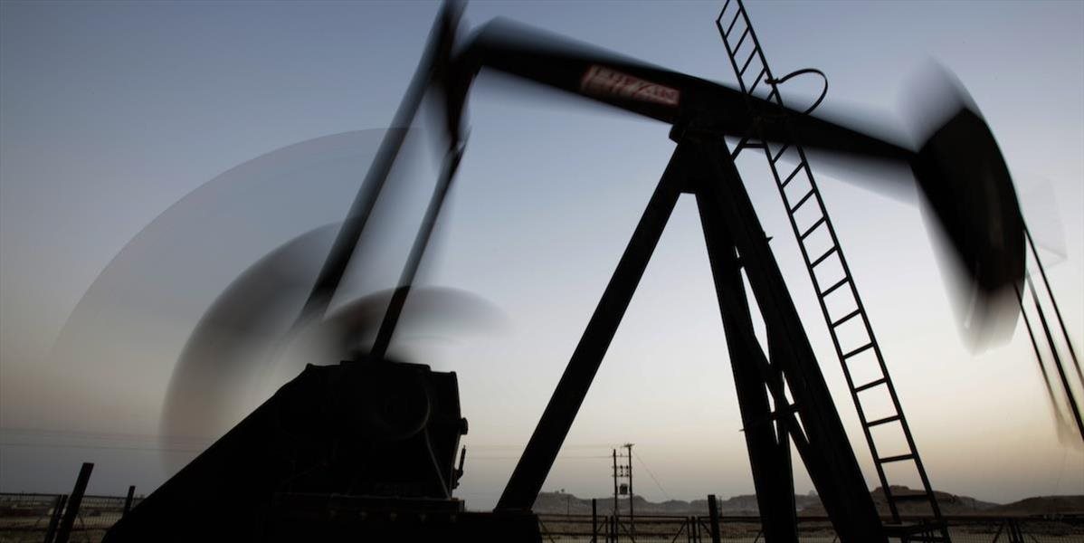 Ceny ropy vo štvrtok klesli, zlato posilnilo