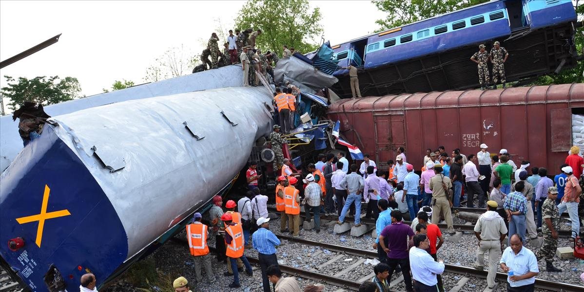 Na severe Indie sa vykoľajil osobný vlak, zahynulo najmenej 26 ľudí