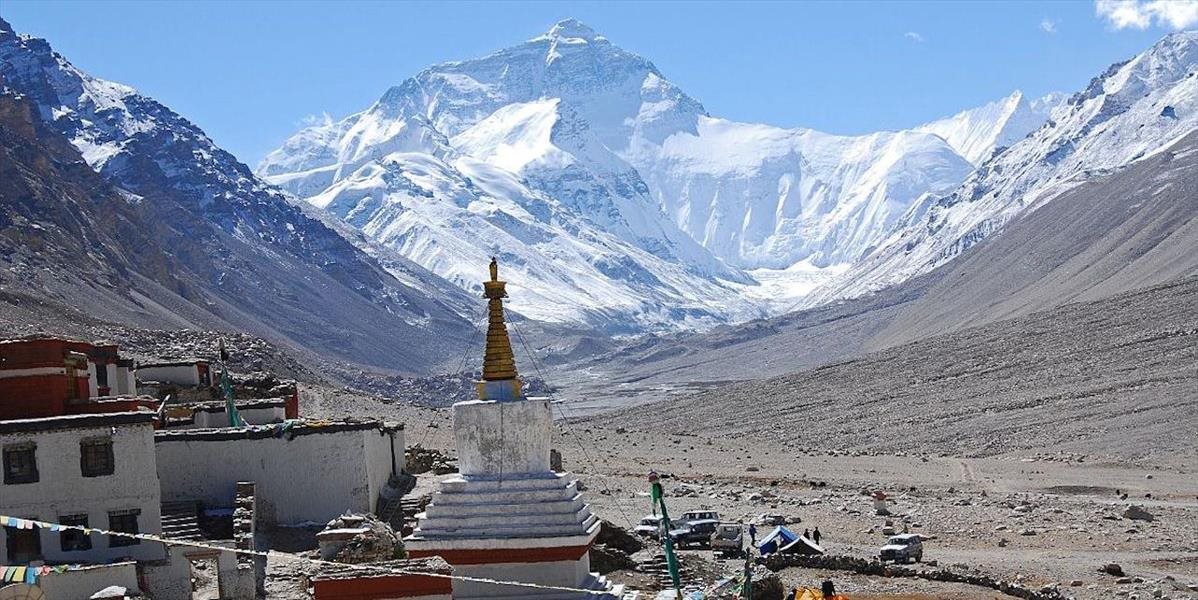 Nepál udelil na tento rok viac ako 300 povolení na výstup na Everest
