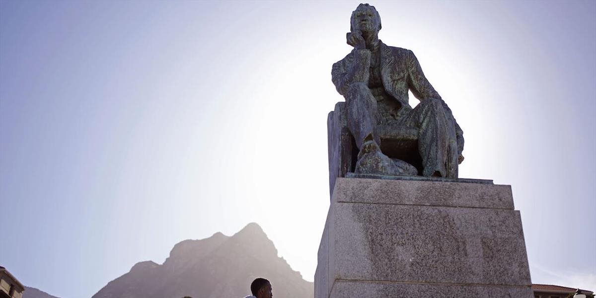 Študenti v Kapskom meste žiadali odstránenie britskej sochy