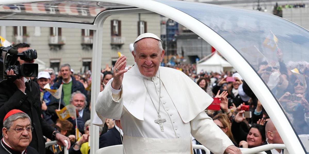Pápež František v Neapole pranieroval korupciu a organizovaný zločin