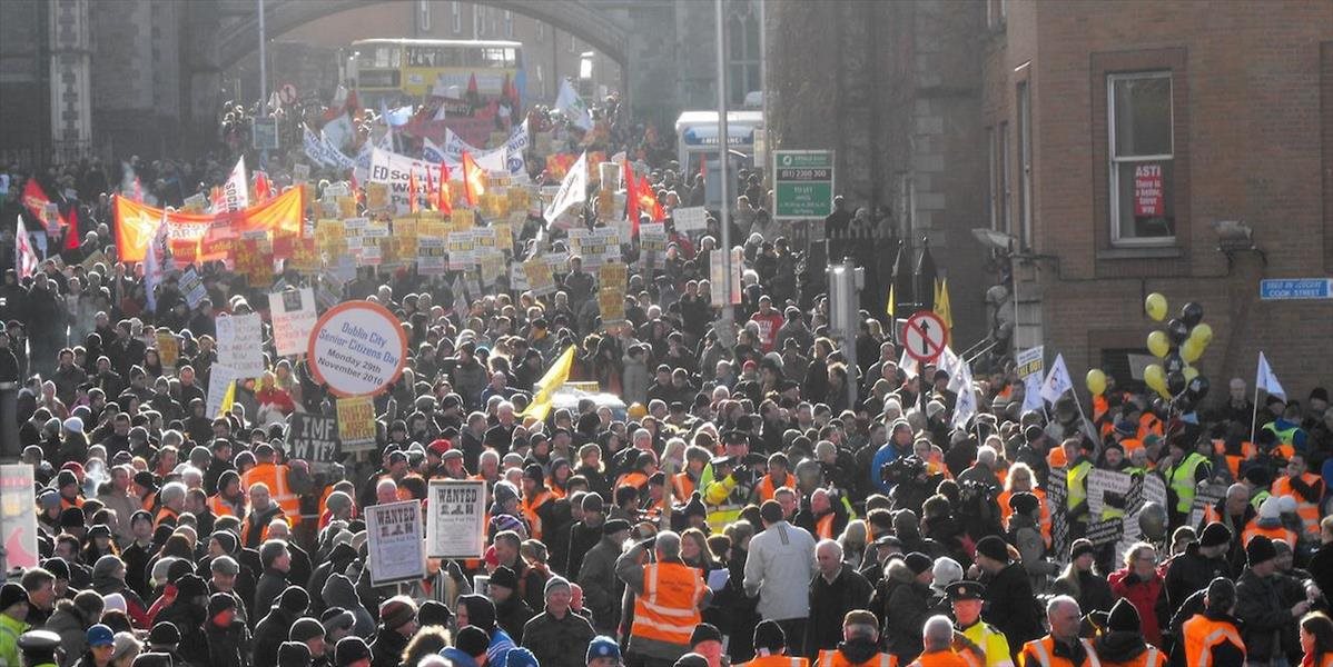 Desaťtisíce demonštrovali proti zavedeniu vodného a stočného v Írsku